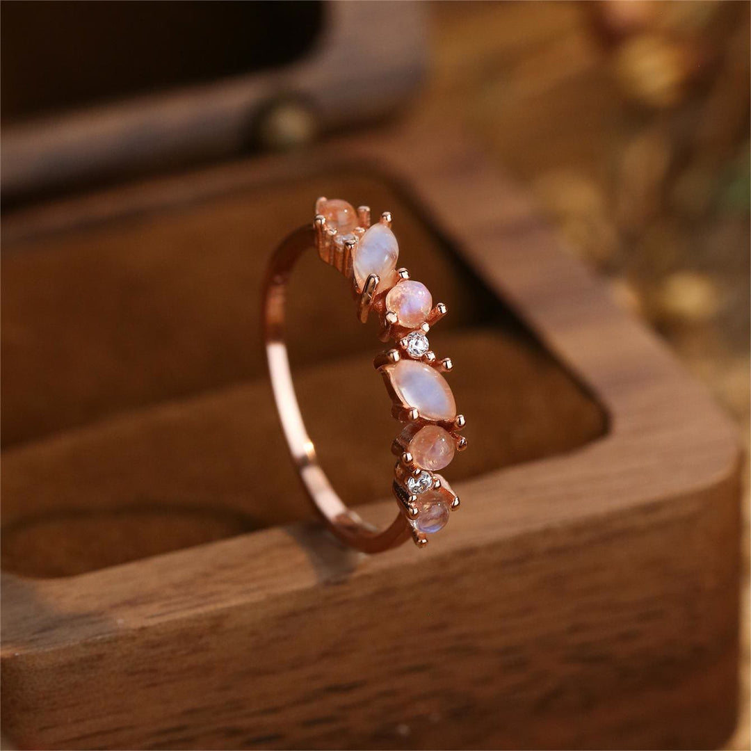 Anillo de plata de ley S925 con piedra lunar exquisita de Olivenorma