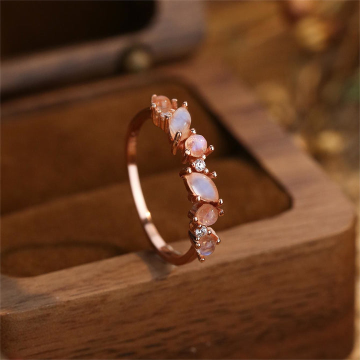 Anillo de plata de ley S925 con piedra lunar exquisita de Olivenorma