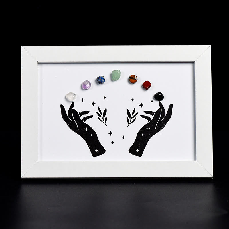 Marco de fotos de madera con cristales y piedras de chakras de Olivenorma Hands