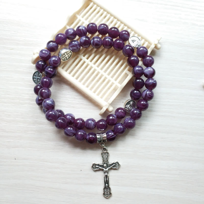 Pulsera rosario con colgante de cruz de amatista de Olivenorma