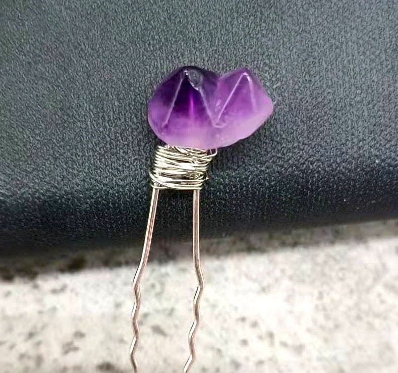 Horquilla con flor de cuarzo amatista natural de Olivenorma