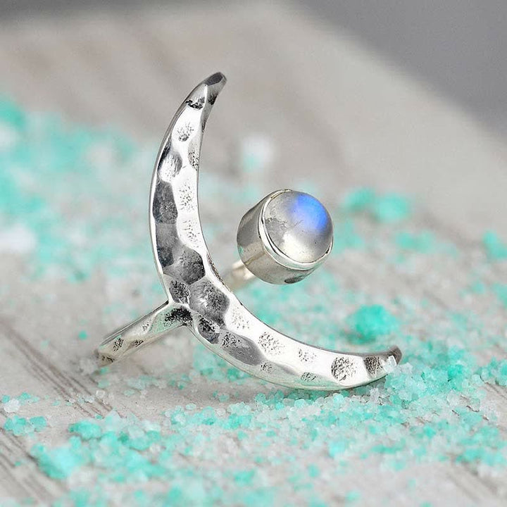 Anillo de luna creciente con piedra lunar de Olivenorma 