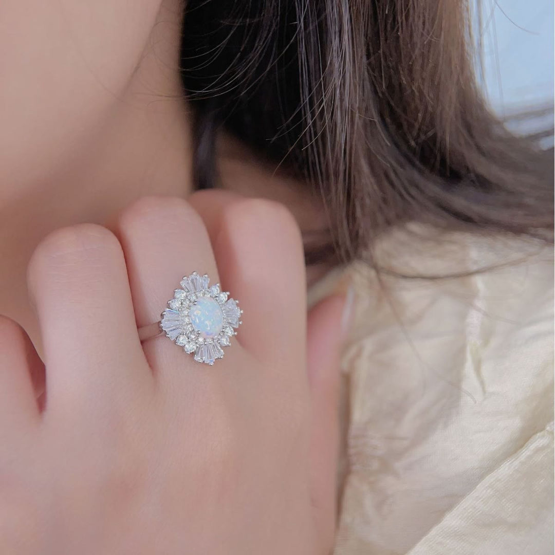 Anillo de plata de ley S925 con circonita blanca y ópalo ovalado de Olivenorma