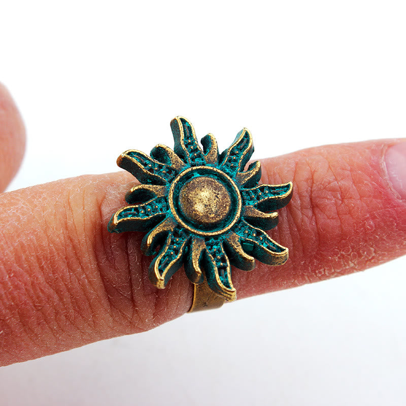 Anillo de bronce exótico gótico con sol verde oscuro de Olivenorma 