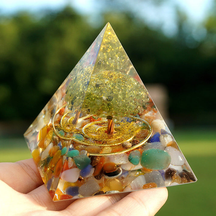 Pirámide orgónica del árbol de la vida de fluorita de Olivenorma con peridoto