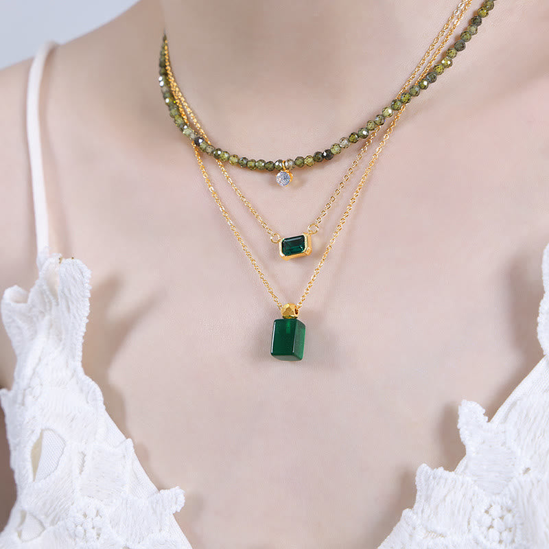 Collar con colgante de peridoto y aventurina verde esmeralda de Olivenorma 