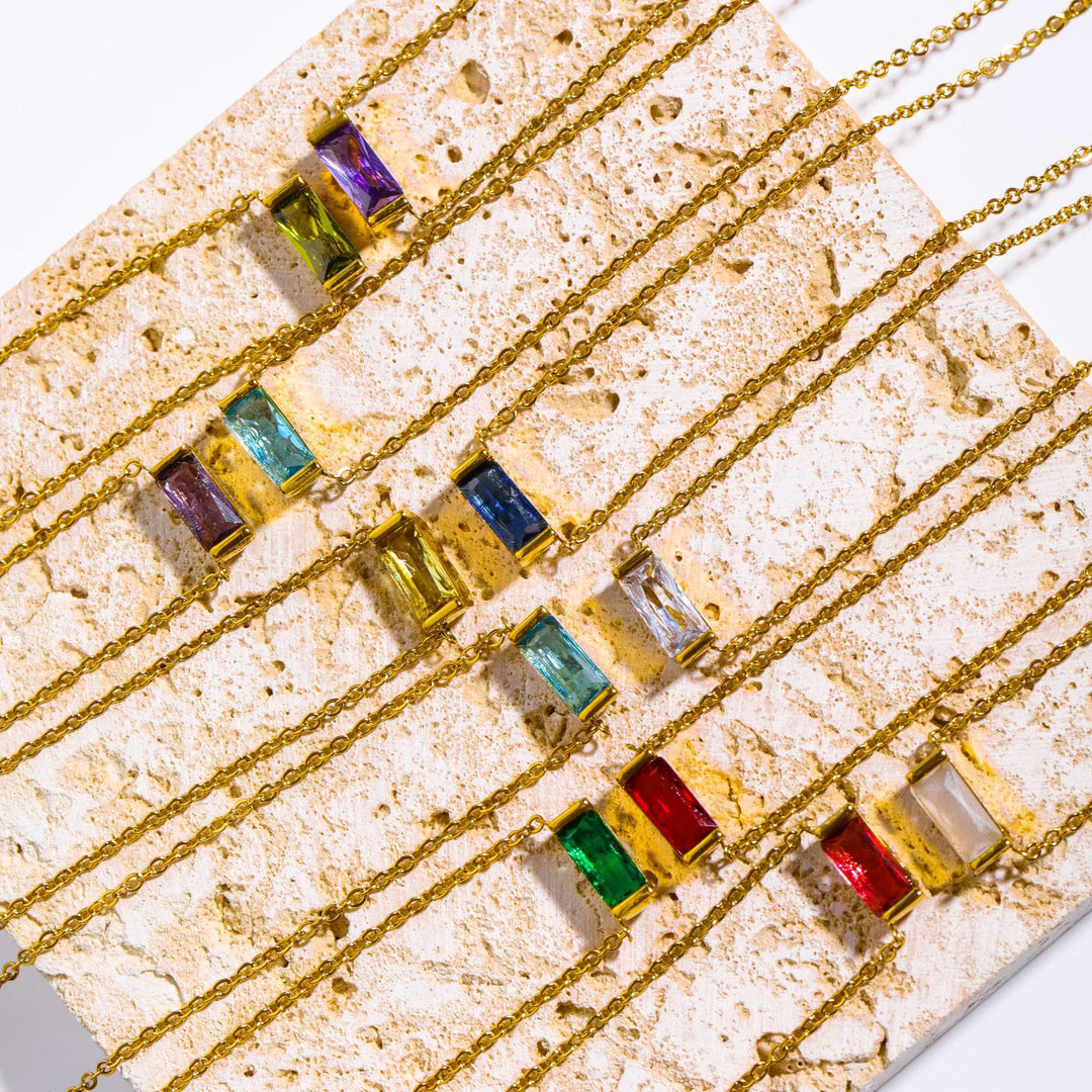 Collar de acero inoxidable con colgante rectangular sencillo de piedra natal de Olivenorma 