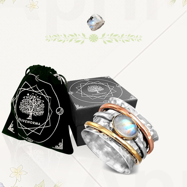 Anillo de la suerte con piedra lunar de Olivenorma
