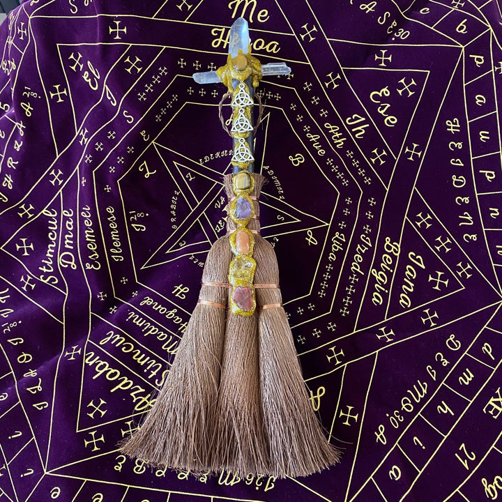 Adorno de escoba de Wicca con accesorios de expulsión de magia de cristal natural de Olivenorma