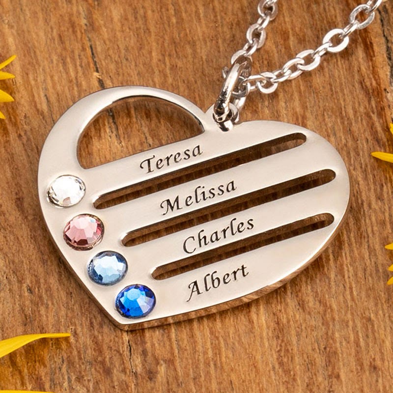 Collar con colgante con nombre y piedra natal de diamante recortado en forma de corazón de Olivenorma 