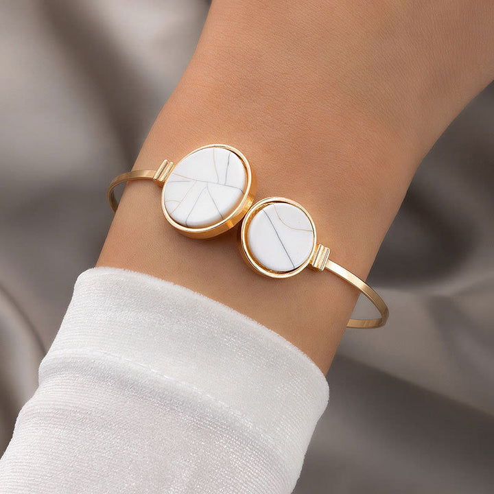 Conjunto de cinco pulseras abiertas de aleación de piedra natural Olivenorma