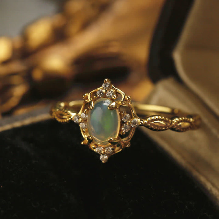 Anillo ajustable de lujo con ópalo ligero de Olivenorma