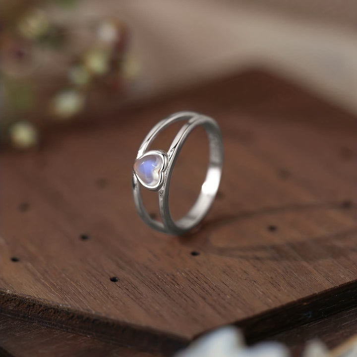 Anillo de plata 925 con forma de corazón y piedra lunar natural de Olivenorma 