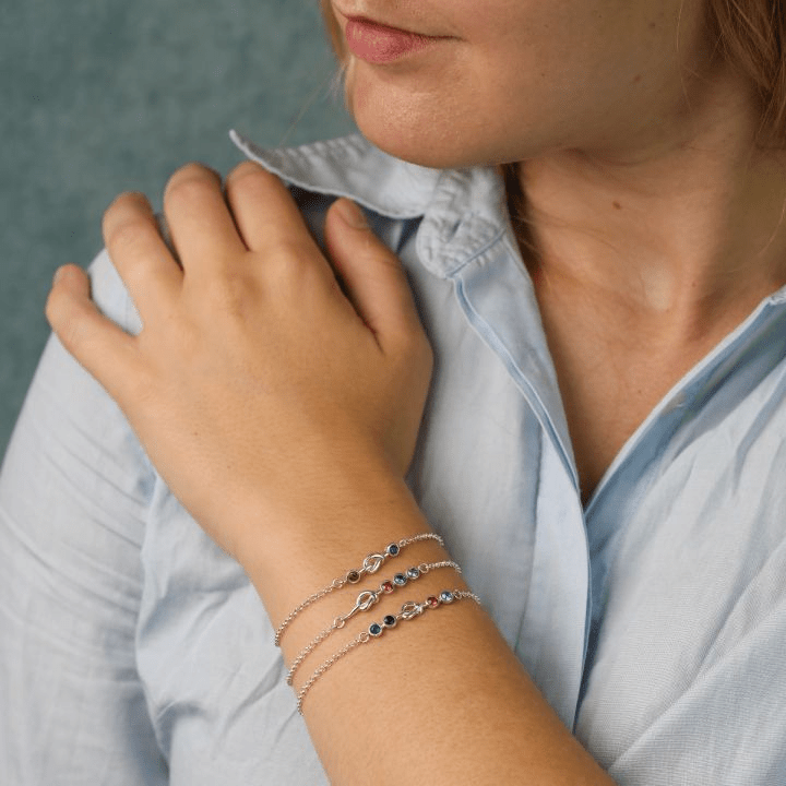 Pulsera de corazón personalizada de 2 a 5 piedras natales de Olivenorma 