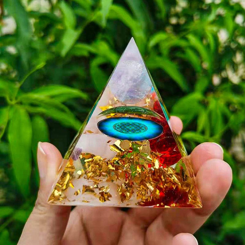 Esfera de amatista de Olivenorma con pirámide de orgón de cristal rosa