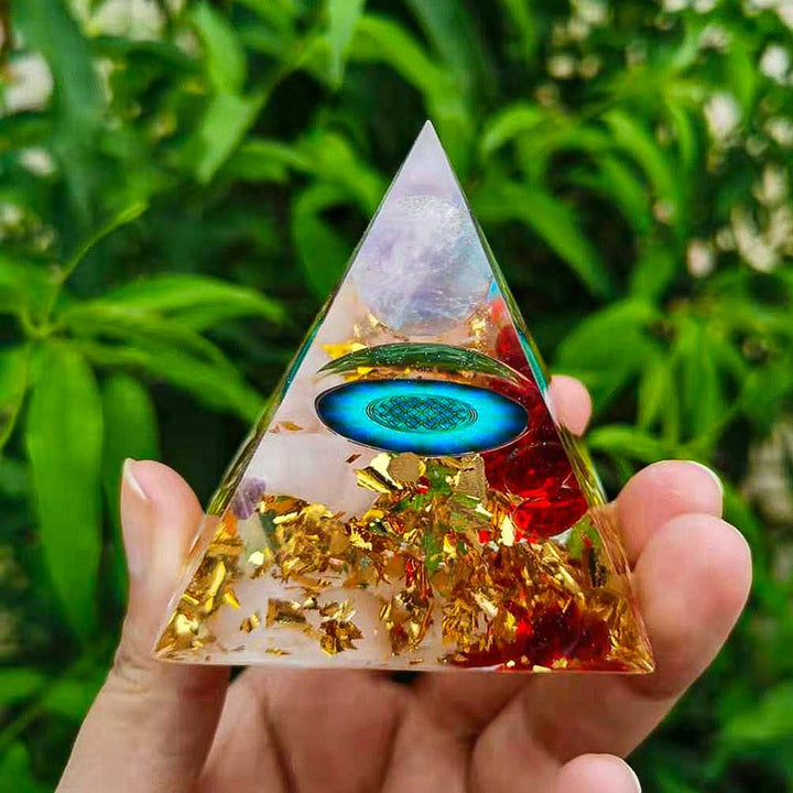 Esfera de amatista de Olivenorma con pirámide de orgón de cristal rosa