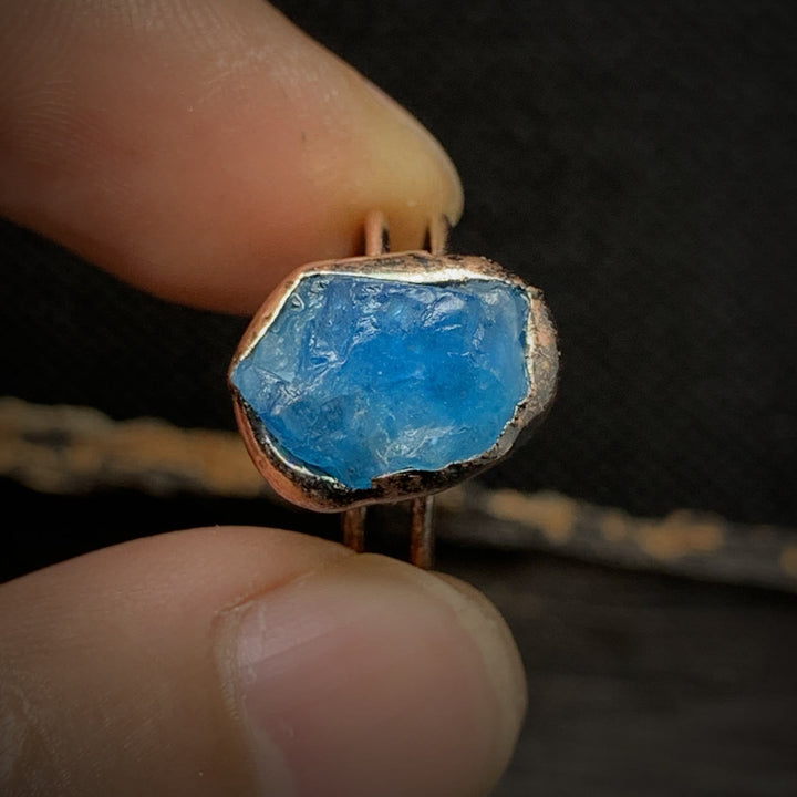 Anillo ajustable con doce piedras de nacimiento de piedra irregular natural en bruto de Olivenorma 