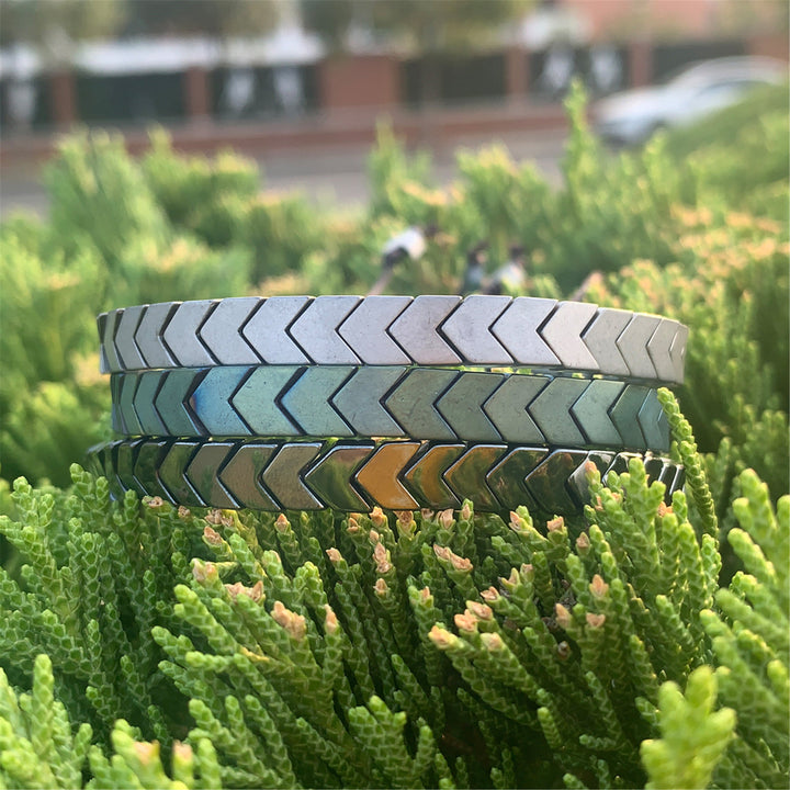 Pulsera ajustable con flechas de hematita mate de Olivenorma