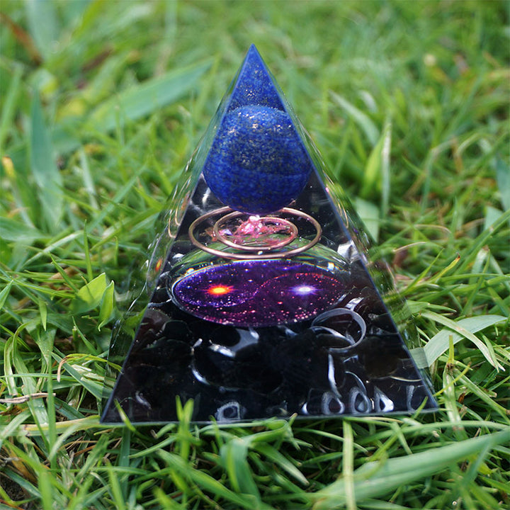 Esfera de lapislázuli de Olivenorma con pirámide de orgón de obsidiana