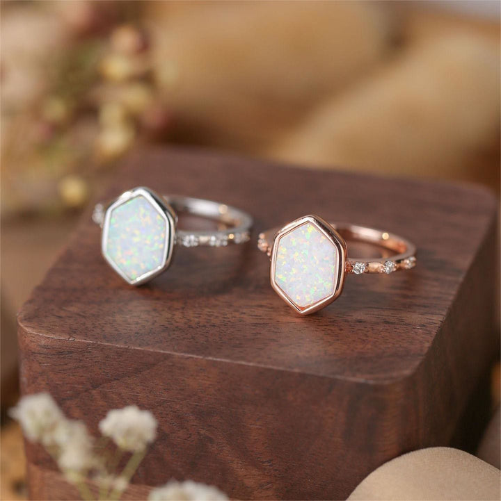 Anillo de circonita áspera con ópalo hexagonal de Olivenorma