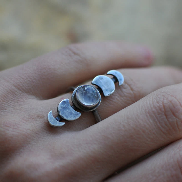 Anillo de energía femenina con piedra lunar creciente Olivenorma