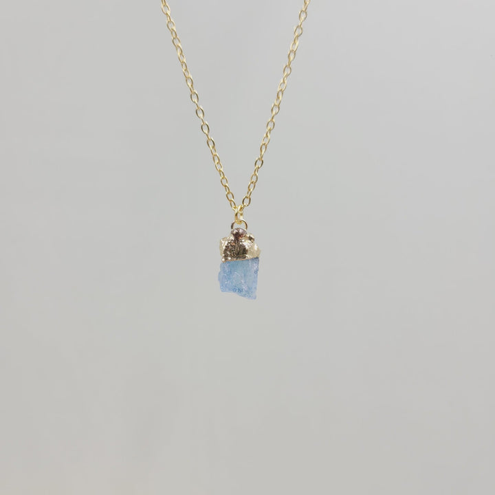 Collar de gemas de piedra cruda de cristal irregular de Olivenorma