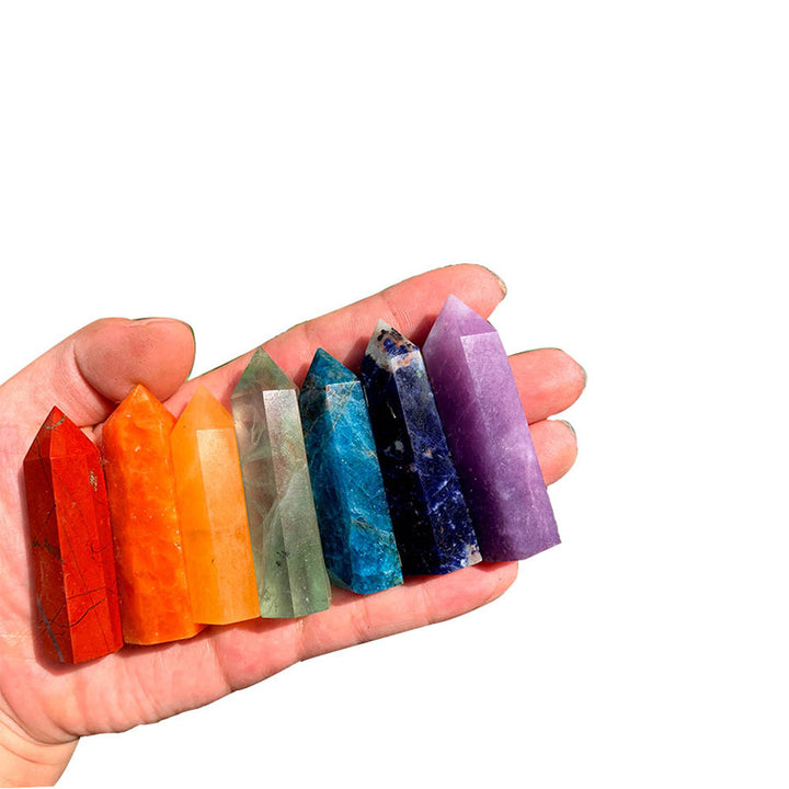 Juego de torres de cristal con varitas de cristal para chakras.