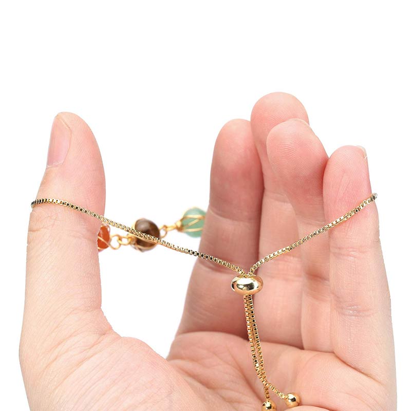 Pulsera de yoga ajustable de color dorado natural con chakras 
