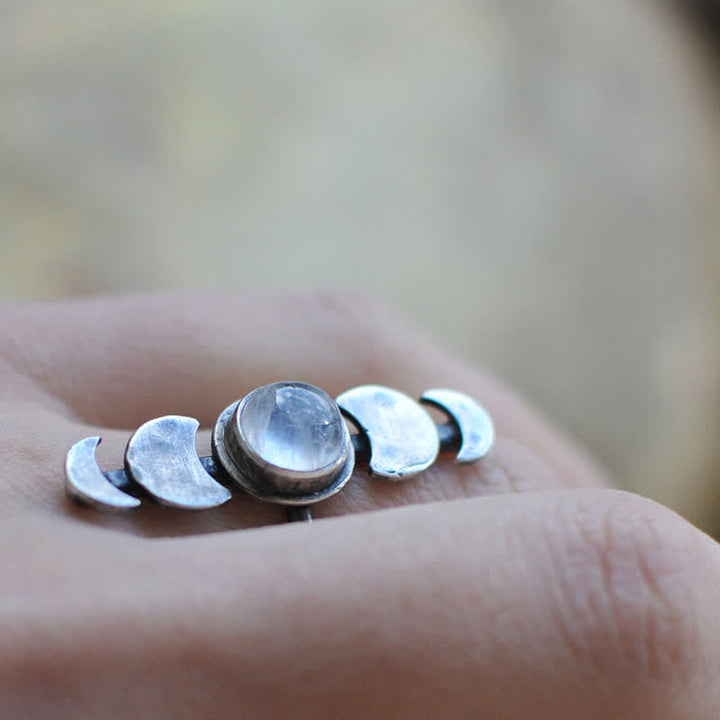 Anillo de energía femenina con piedra lunar creciente Olivenorma