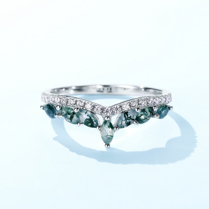 Anillo de plata de ley 925 con corona de circonita blanca y ágata musgosa de Olivenorma