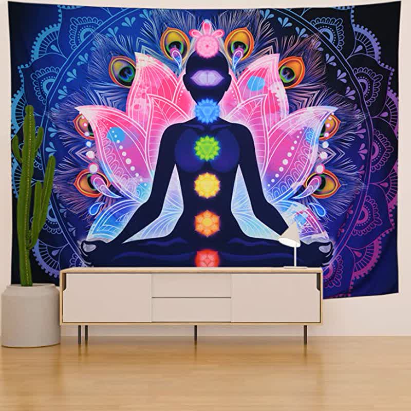 Tapiz de pared con chakras y loto.