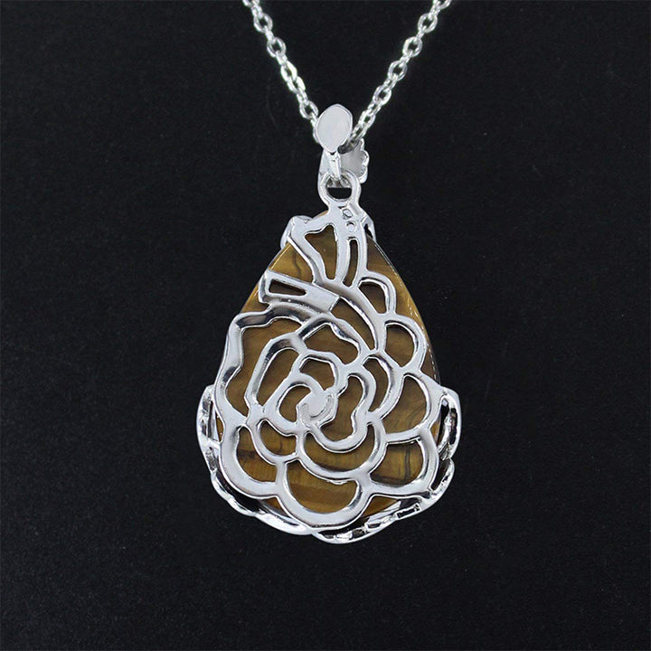 Collar de ciruela con gota de agua y piedra natural