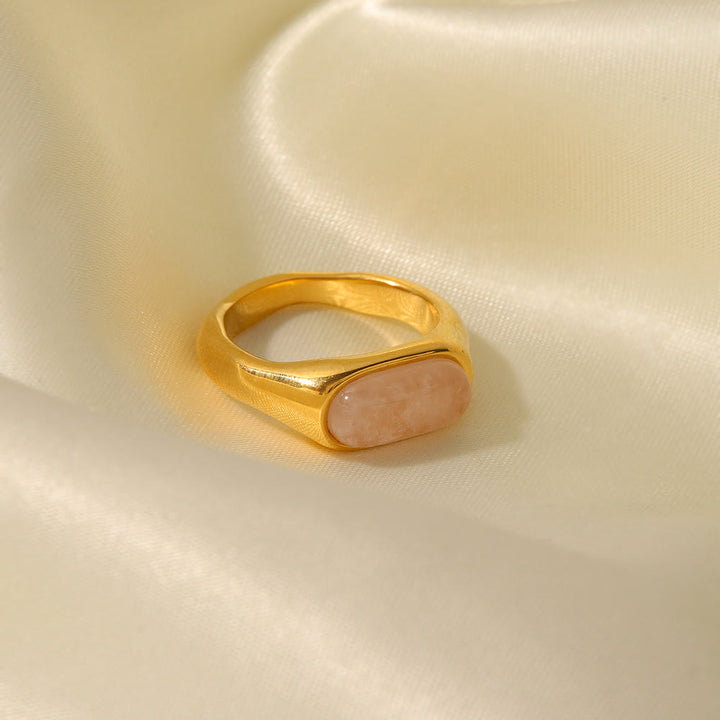 Anillo de oro con piedra natural ovalada de Olivenorma