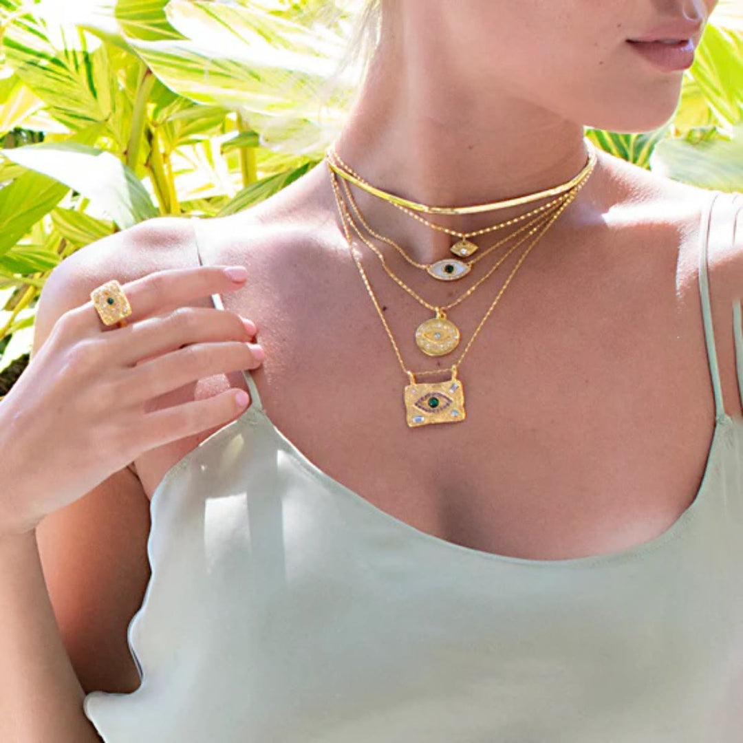 Collar con colgante de amuleto de mal de ojo de cristal natural de Olivenorma