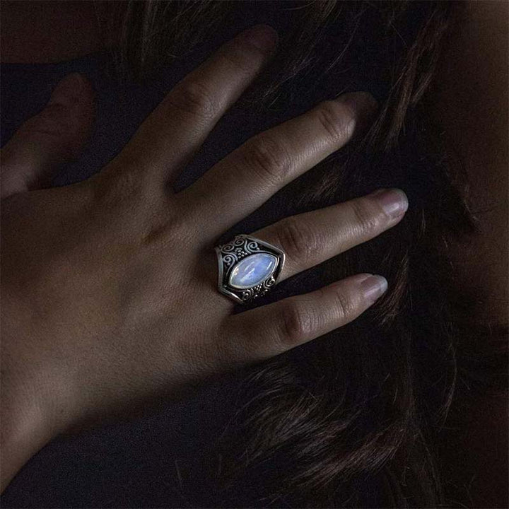 Anillo de protección curativa con piedra lunar Olivenorma