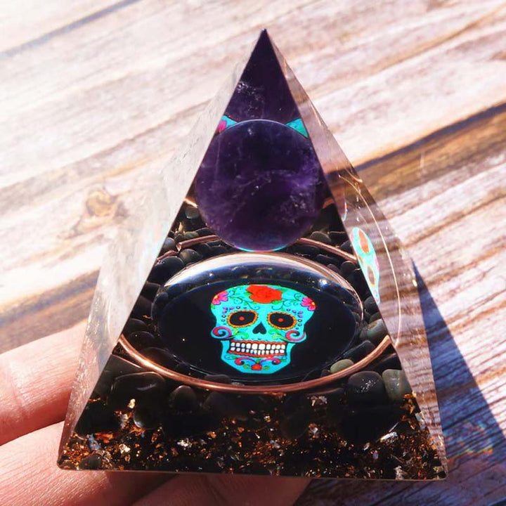 Pirámide de orgón con símbolo de calavera de amatista y obsidiana de Olivenorma 