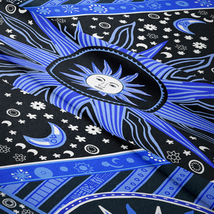 Tapiz bohemio con rayos de sol y luna de Olivenorma 