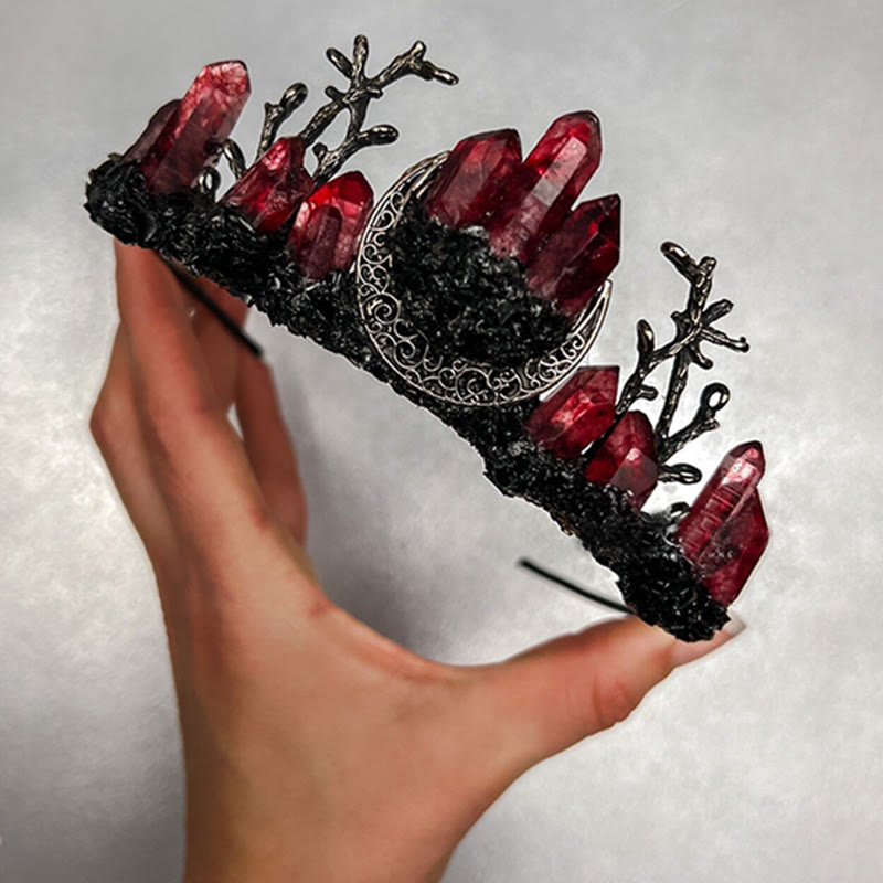 Corona de cristal con forma de luna de bruja y cuarzo rojo de Olivenorma