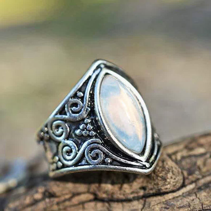 Anillo de protección curativa con piedra lunar Olivenorma