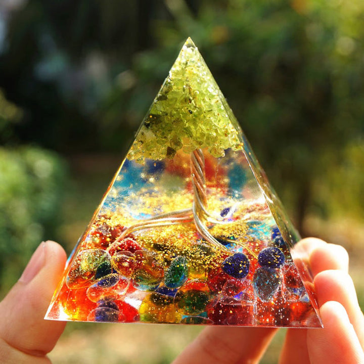 Pirámide de orgón del árbol de la vida de fluorita y peridoto de Olivenorma