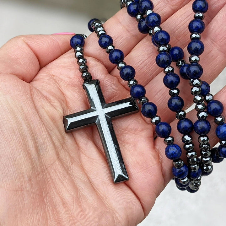 Collar rosario para hombre con cruz de lapislázuli y ojo de tigre de Olivenorma