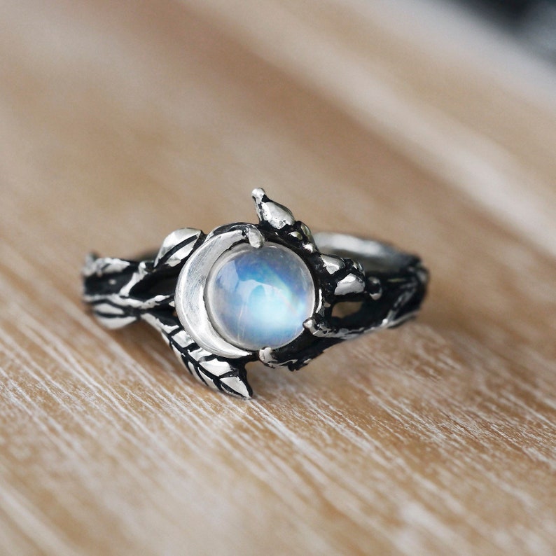 Anillo de luz lunar de piedra lunar Olivenorma
