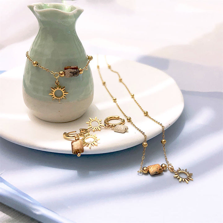 Pendientes, collar y pulsera con colgante de sol y jaspe natural de Olivenorma