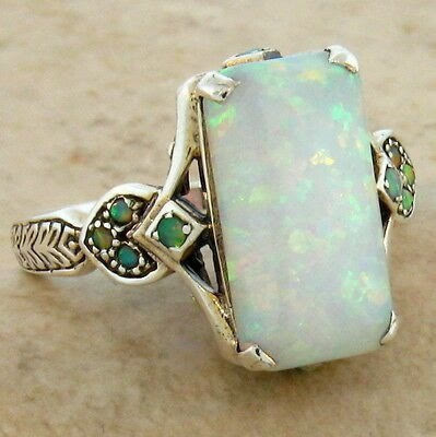 Anillo de plata antigua con ópalo blanco cuadrado de Olivenorma