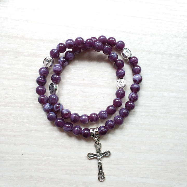 Pulsera rosario con colgante de cruz de amatista de Olivenorma