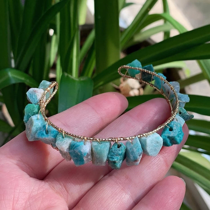 Pulsera de alambre enrollado con cuentas de grava de cristal natural de Olivenorma
