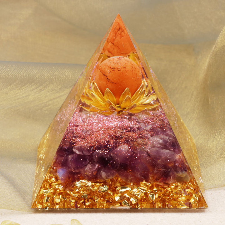 Esfera de piedra solar de Olivenorma con pirámide de orgón de amatista