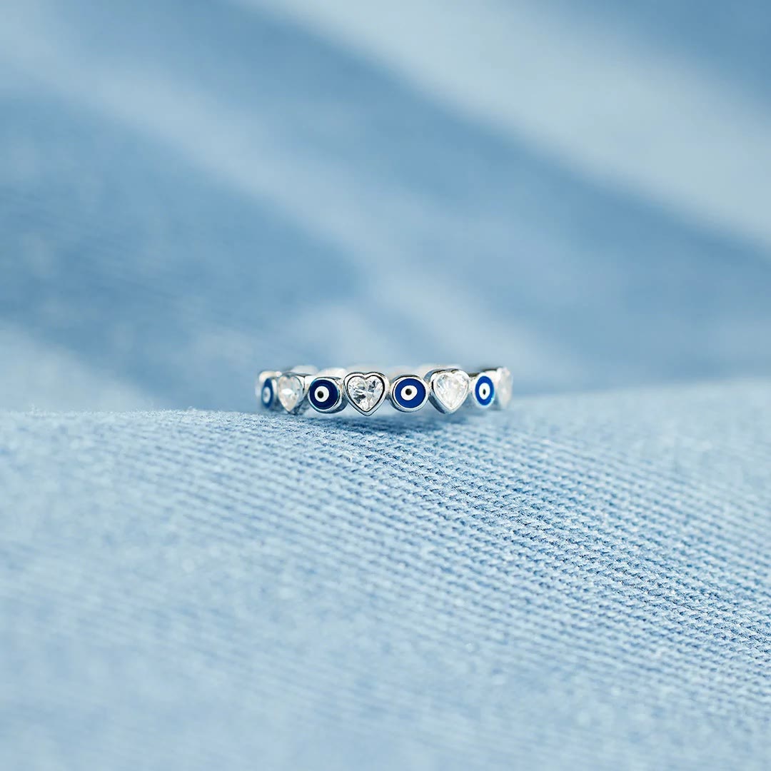 Anillo de plata de ley S925 con forma de corazón y circonita blanca de Olivenorma
