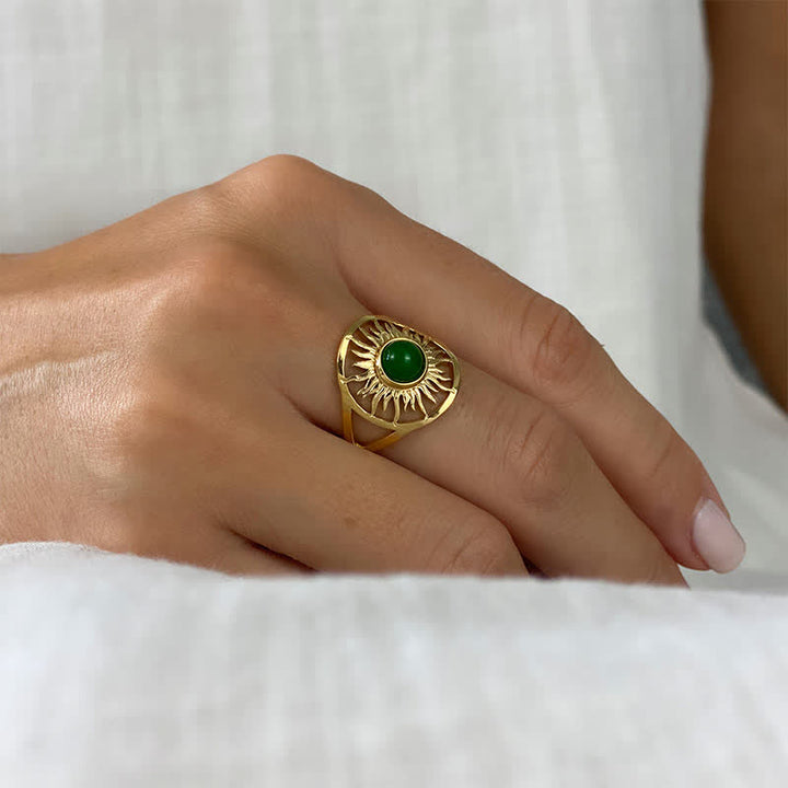 Anillo de jade verde celestial “Sun Arise” de Olivenorma