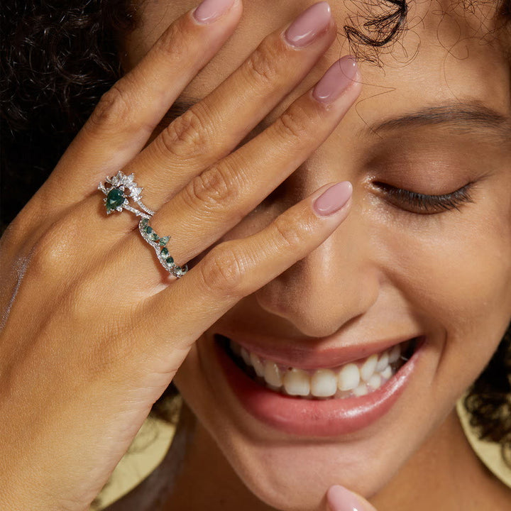 Anillo de plata de ley 925 con corona de circonita blanca y ágata musgosa de Olivenorma